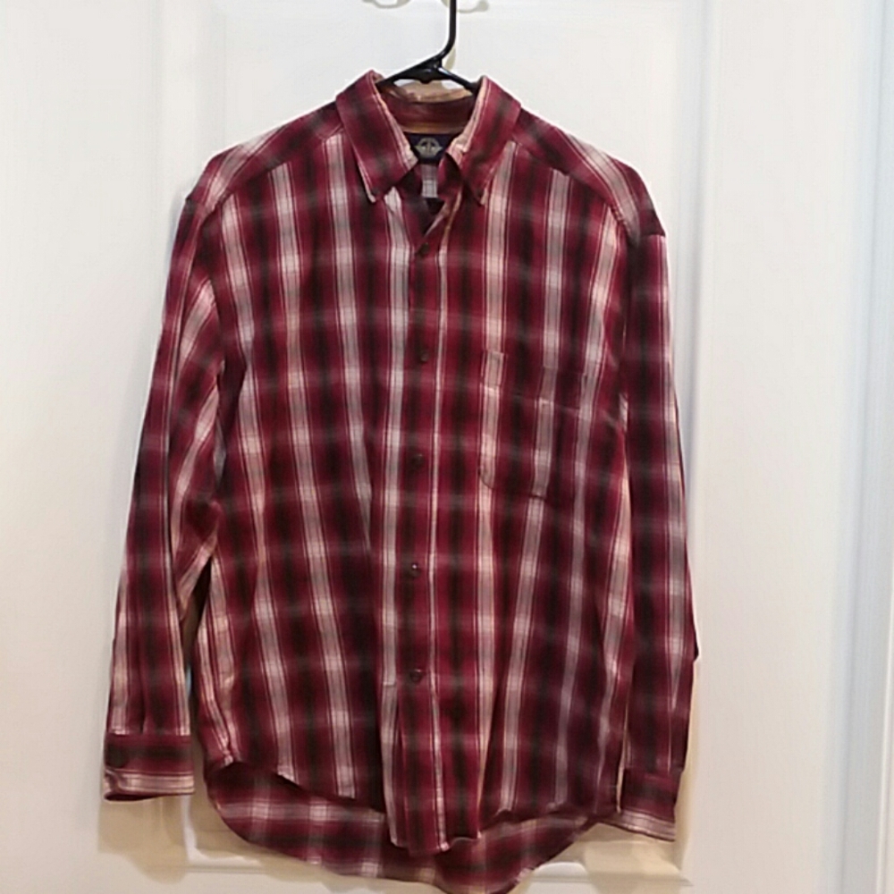 Dockers mens plaid flannel shirt. Size Medium.